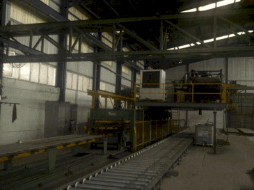 Čelní pohled  na MANNI Sandwich Panel Production Line  stroj