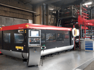 Čelní pohled  na AMADA LC-3015F1NT 4kW CO2  stroj