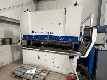 Čelní pohled  na TRUMPF TrumaBend S 85 - 25  stroj