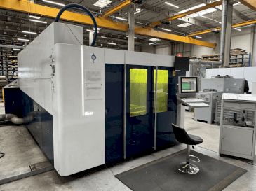 Čelní pohled  na TRUMPF TruLaser 5030 Fiber  stroj