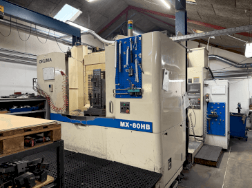 Čelní pohled  na Okuma MX-60HB  stroj