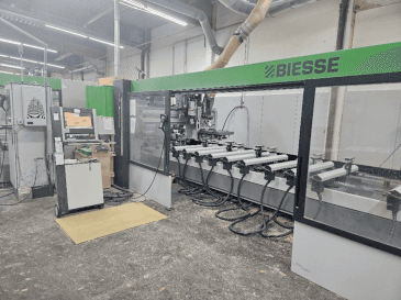 Čelní pohled  na BIESSE WINDOW PRODUCTION LINE WEINIG / BIESSE  stroj