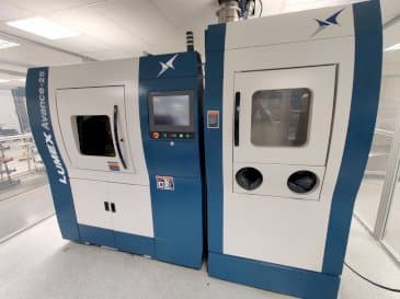 Čelní pohled  na Matsuura Lumex Avance-25  stroj