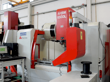 Čelní pohled  na ACRA AHSM 1000 L  stroj