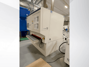 Čelní pohled  na CMS ESYM M3 1350  stroj