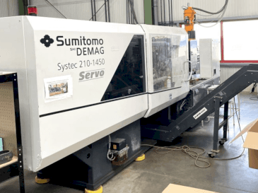 Čelní pohled  na DEMAG System 210-1450  stroj