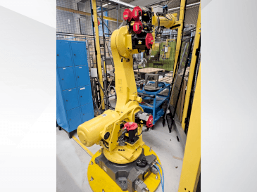 Čelní pohled  na FANUC R2000iB/165F  stroj