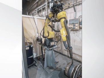 Čelní pohled  na FANUC ARC Mate 100iC  stroj