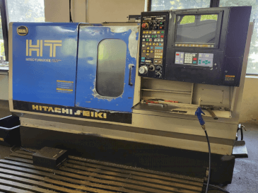 Čelní pohled  na HITACHI SEIKI HT 20SII  stroj