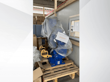 Čelní pohled  na Yaskawa GP180  stroj