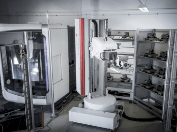 Čelní pohled  na DMG MORI DMU 60 EVO  stroj