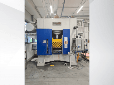Čelní pohled  na HYDRAP HPDB 400  stroj
