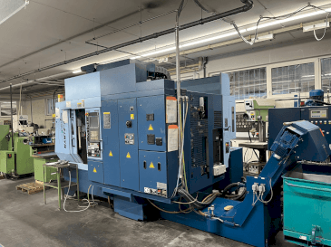 Čelní pohled  na Matsuura MAM72-25V  stroj