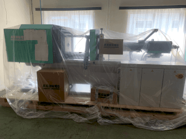 Čelní pohled  na Arburg 370 S 600-290 U  stroj