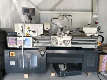 Čelní pohled  na TOS JSV-18RA stroj