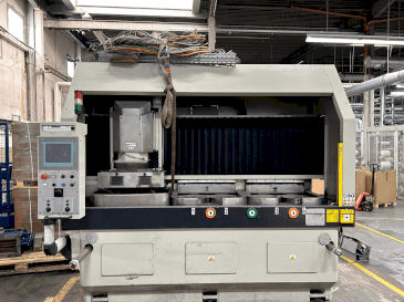 Čelní pohled  na Lodi VHP 300 4T CN  stroj