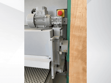 Čelní pohled  na Kundig Brilliant-3 1300mm-RRPd  stroj