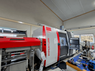 Čelní pohled na EMCO HYPERTURN 65-1300 DUOTURN stroj