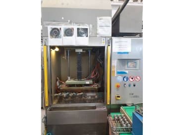 Čelní pohled  na Extrude Hone Classic 1A-450-43-P-M  stroj