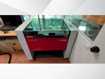 Čelní pohled  na Trotec Speedy 360  stroj