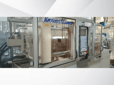 Čelní pohled  na Krauss Maffei 125-520 C1  stroj