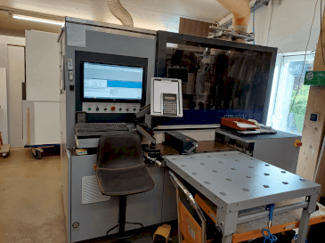 Čelní pohled  na FORMAT4 CNC CREATOR 950  stroj
