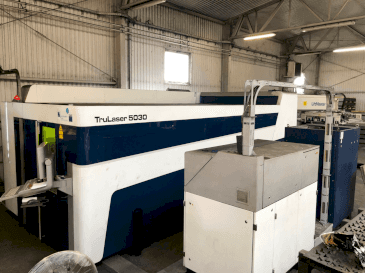 Čelní pohled  na TRUMPF Trulaser 5030 Fiber  stroj