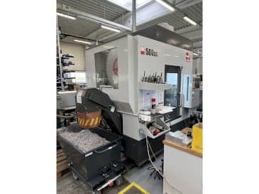 Čelní pohled  na HAAS UMC-500SS  stroj
