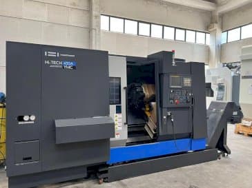 Čelní pohled na HWACHEON HI-ECO 450A YMC stroj
