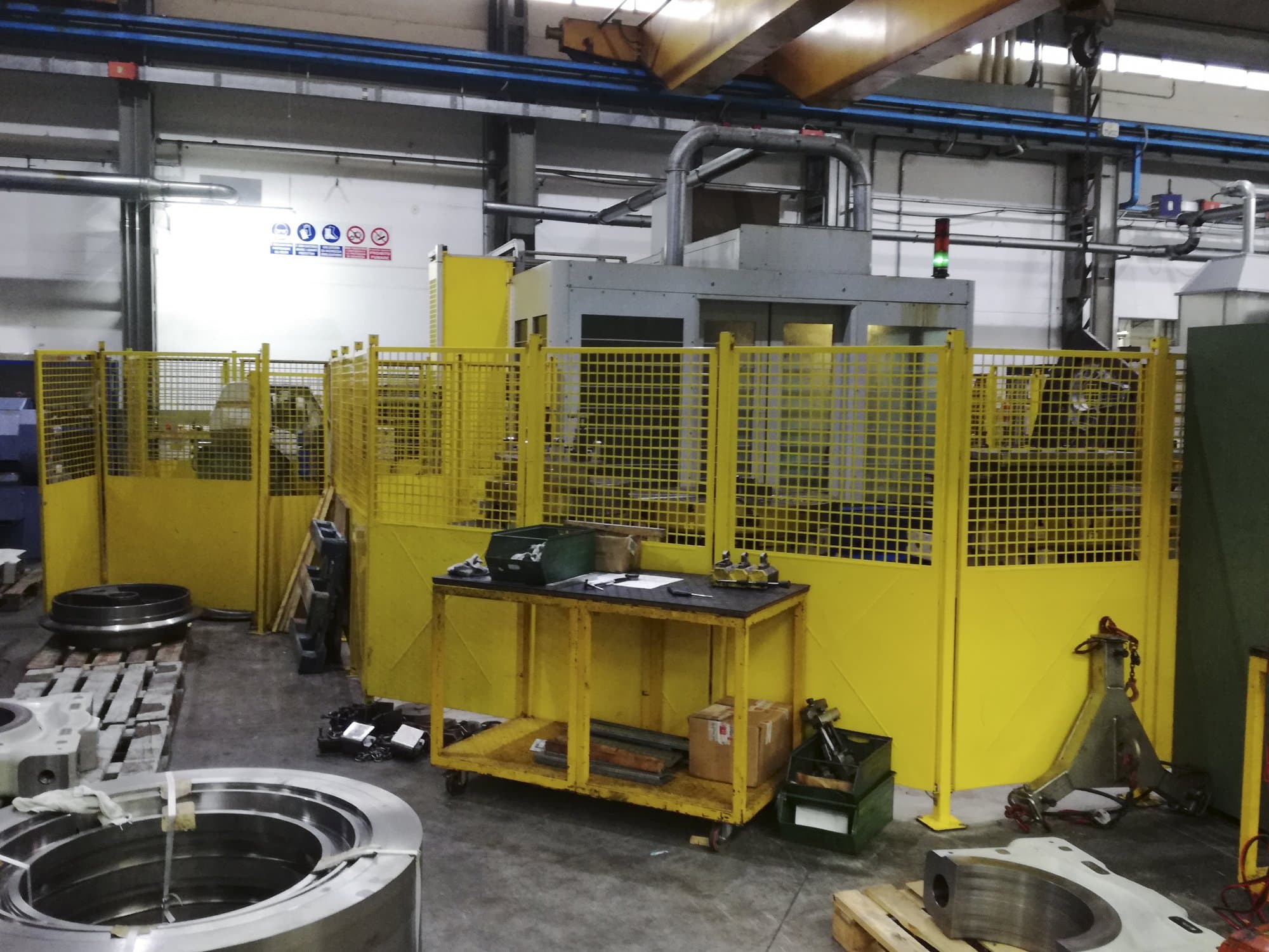 Čelní pohled  na Mandelli M8 UT stroj