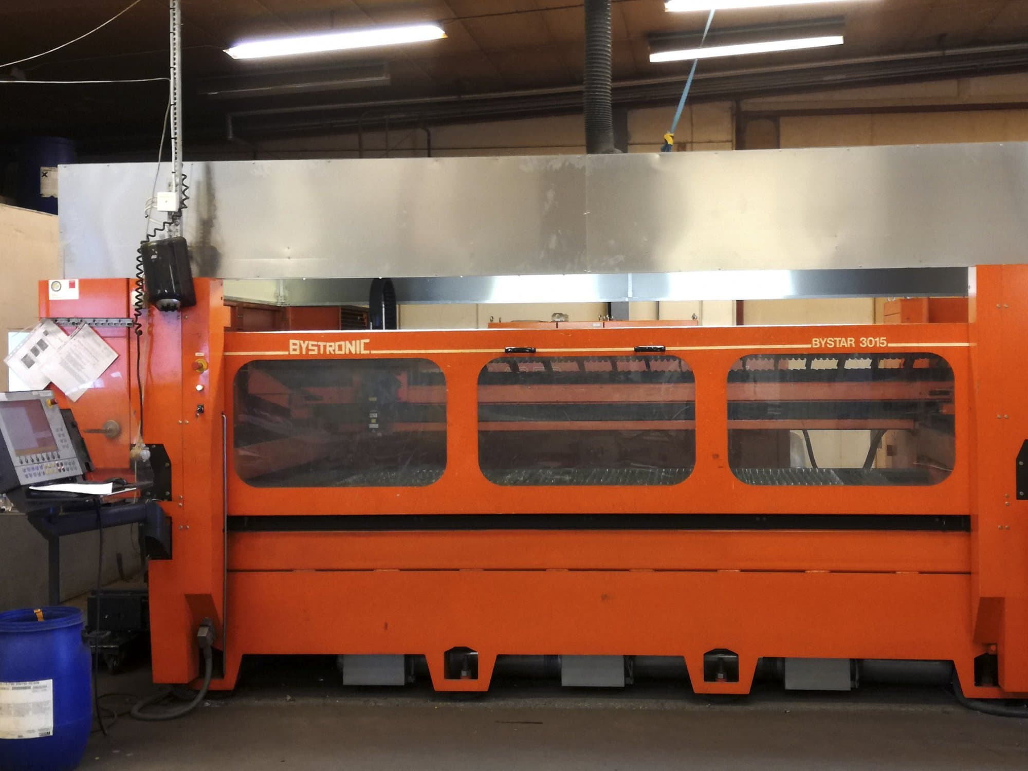 Čelní pohled  na Bystronic Bystar 3015 stroj