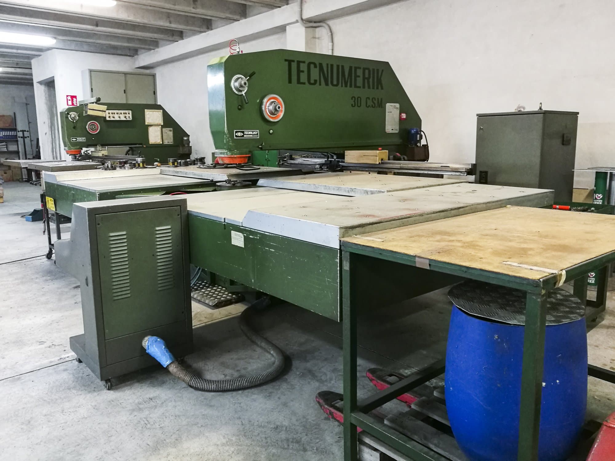 Pravý pohled  na Tecnology Tecnumerik 30 C.S.M. stroj