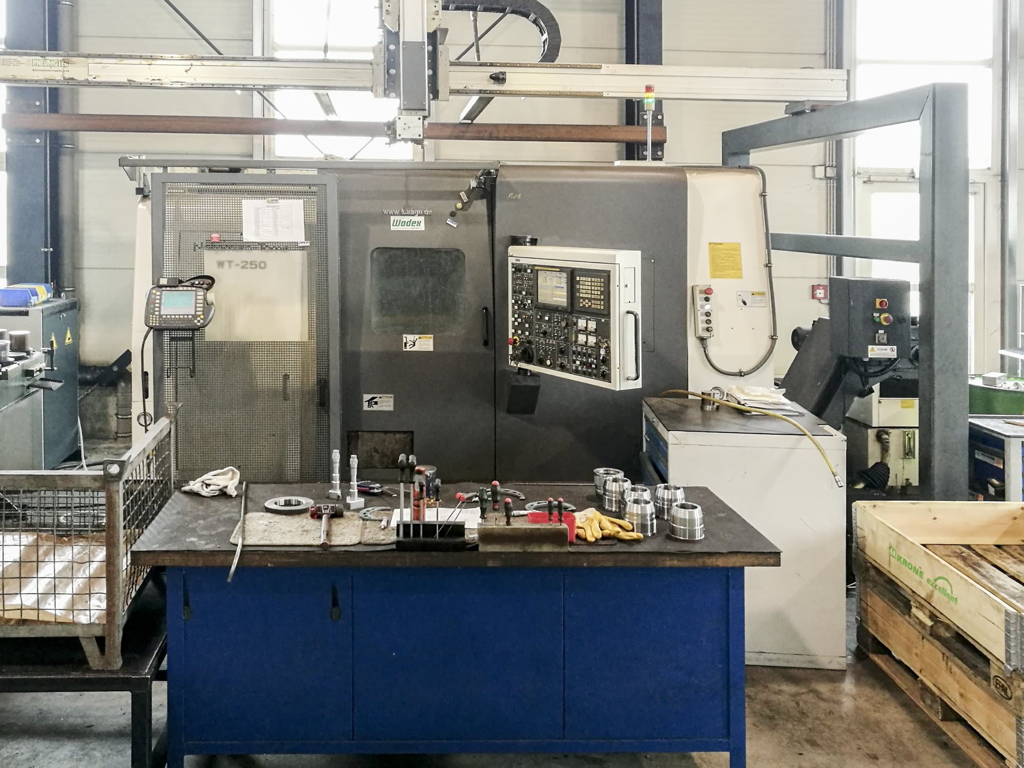 Čelní pohled  na NAKAMURA WT-250 stroj