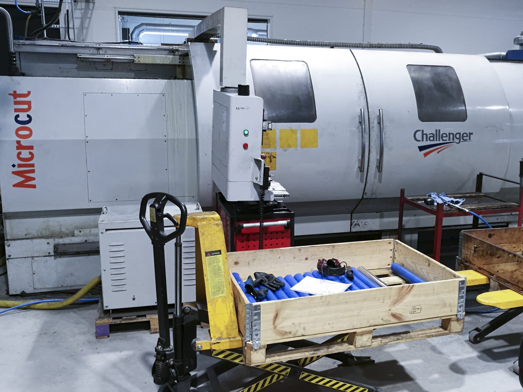 Čelní pohled  na MICROCUT BNC-30160X stroj