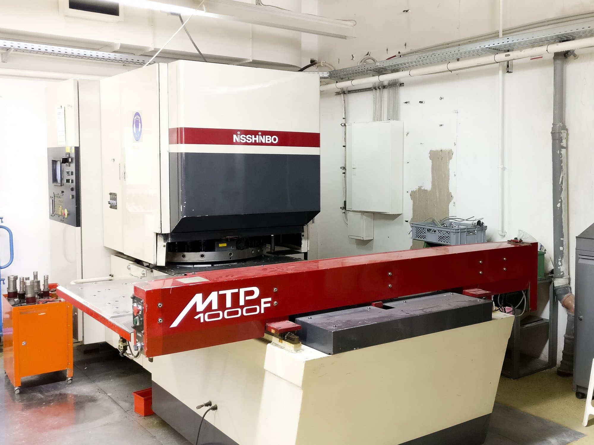 Levý pohled  na Nisshinbo MTP-1000F stroj