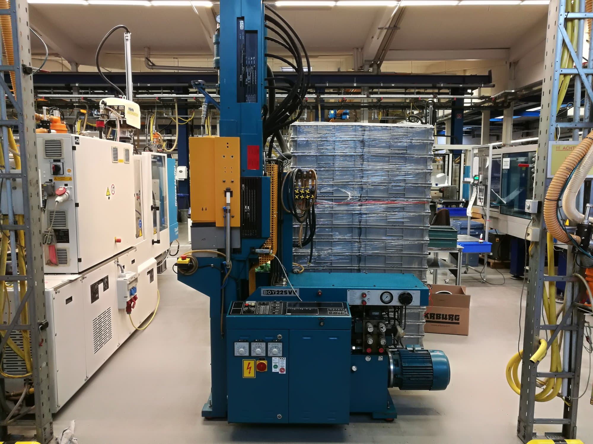 Čelní pohled  na BOY 22 S VV stroj