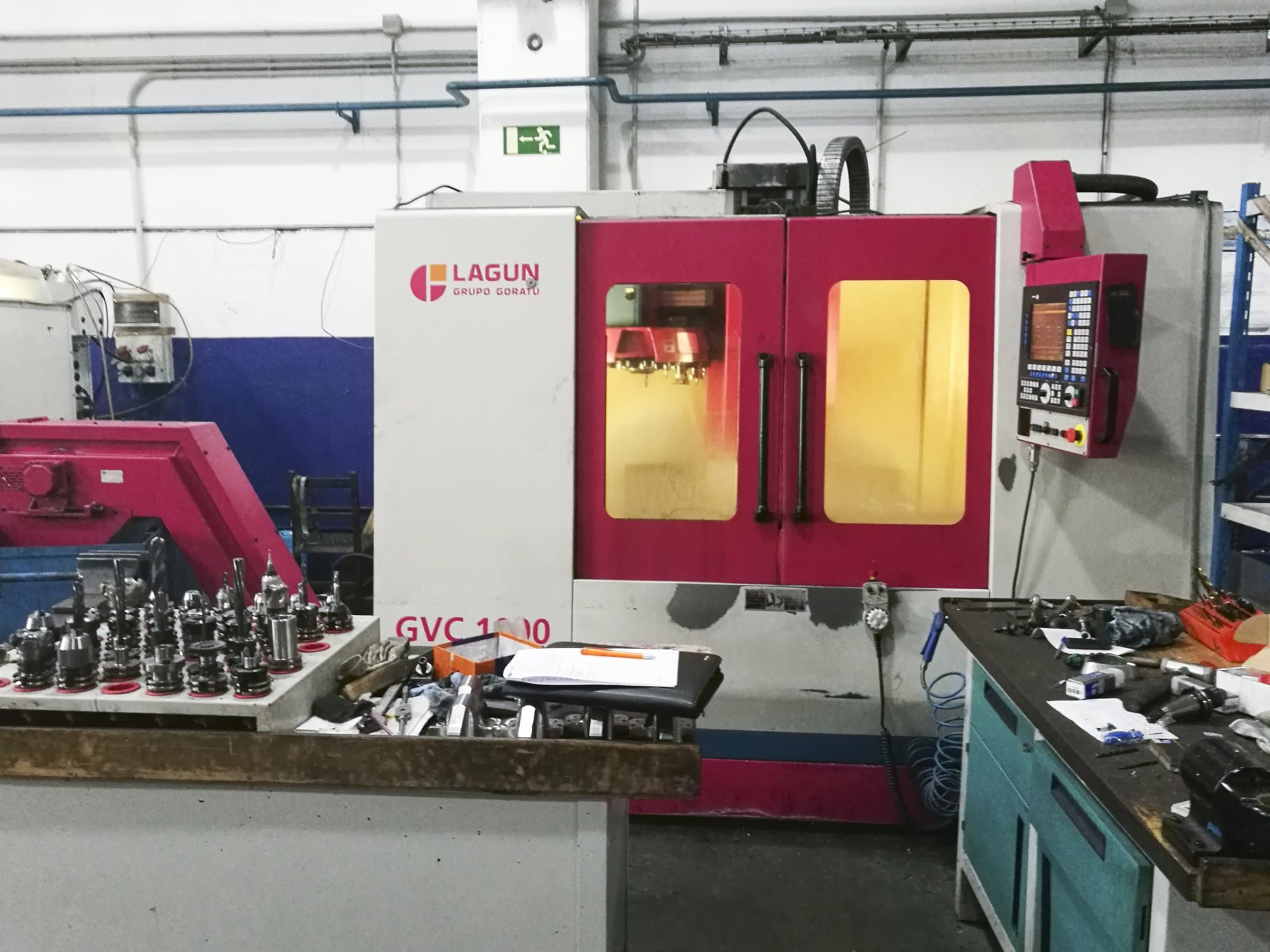 Čelní pohled  na Lagun GVC 1000 stroj