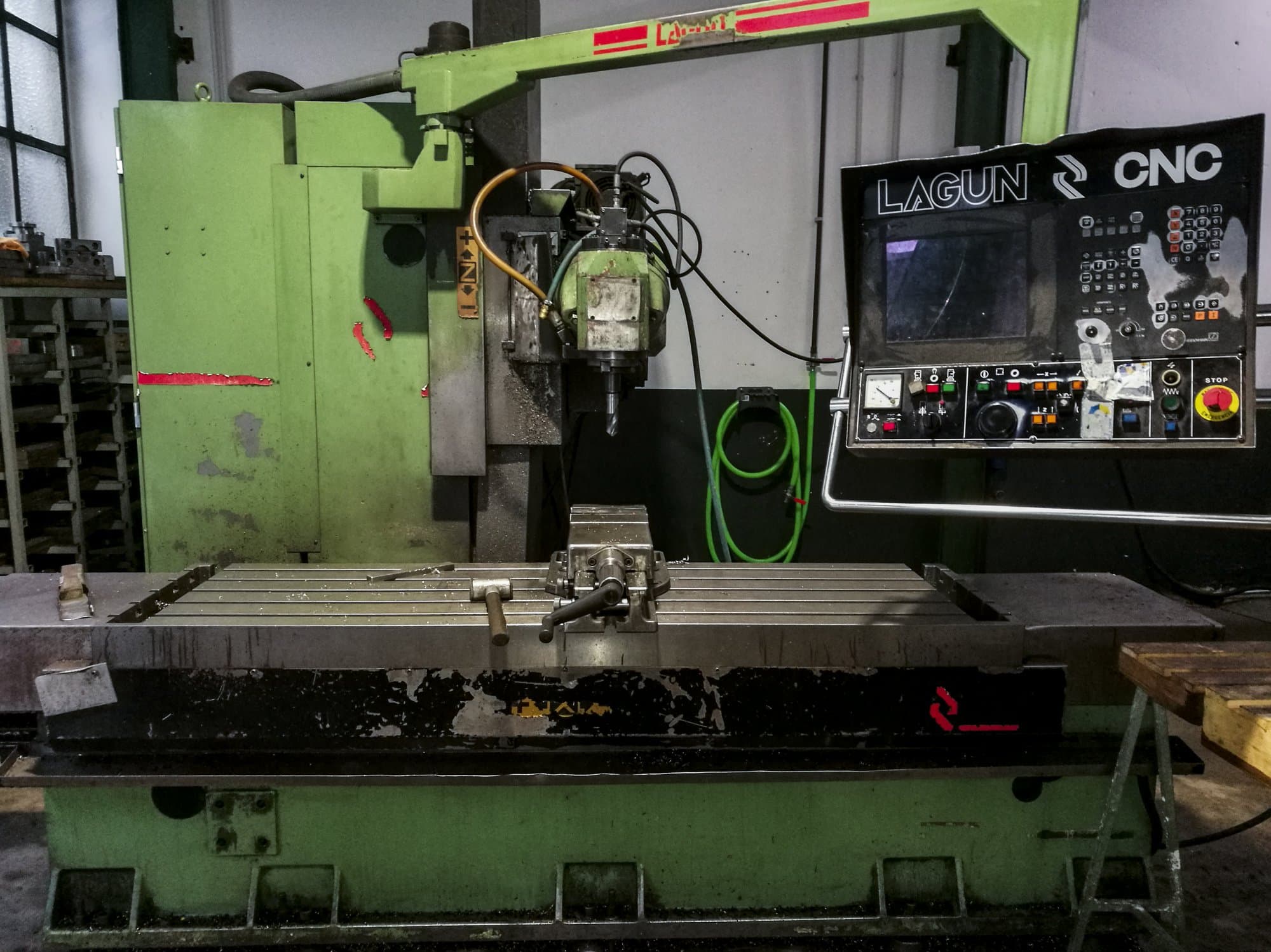 Čelní pohled  na Lagun FBF 1800 stroj