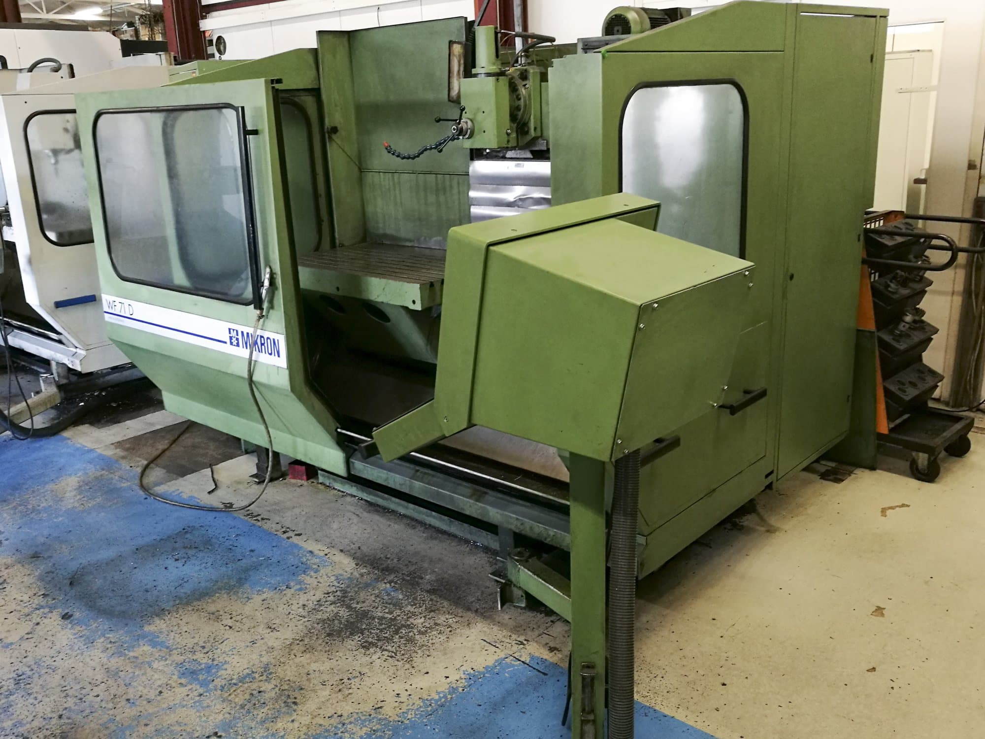 Pravý pohled  na Mikron WF-71 D stroj