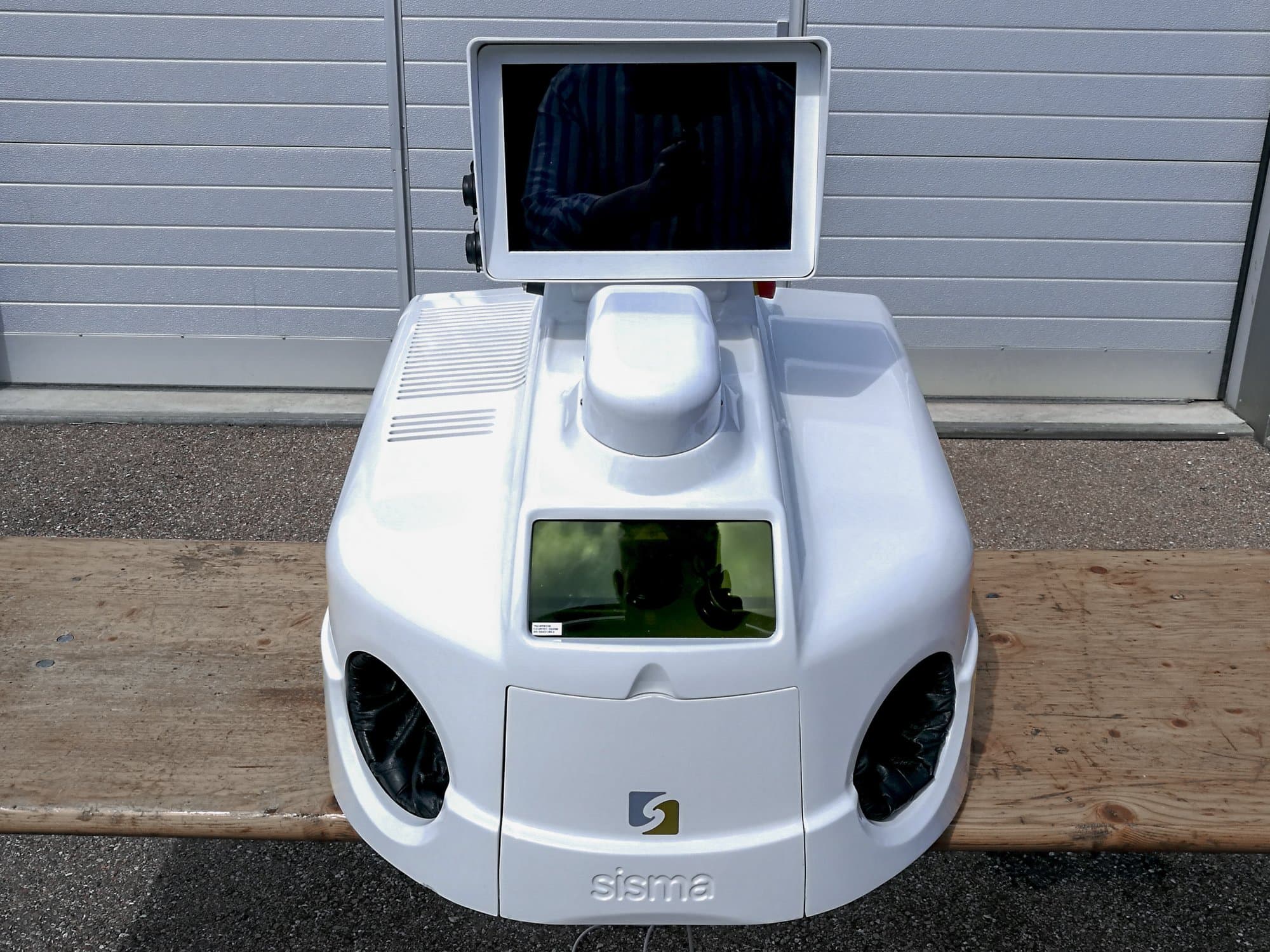 Čelní pohled  na Sisma LM-DV 100 stroj