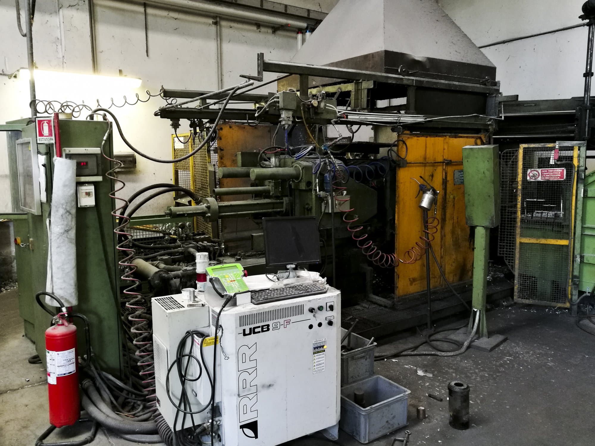 Levý pohled  na Buehler H-250 B stroj