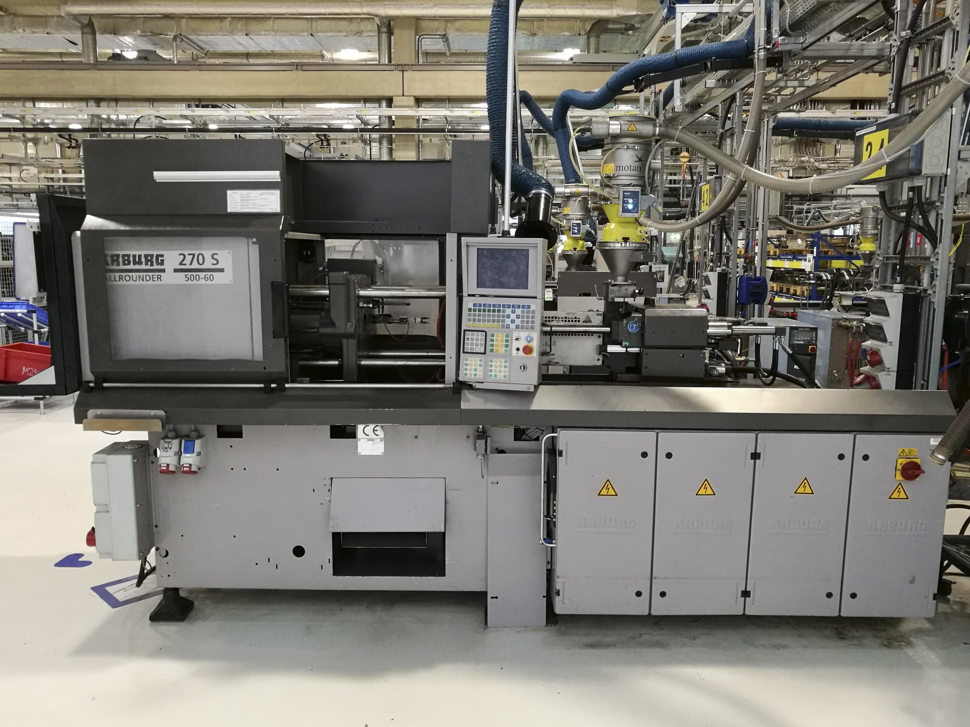 Čelní pohled  na Arburg 270S 500-60 stroj
