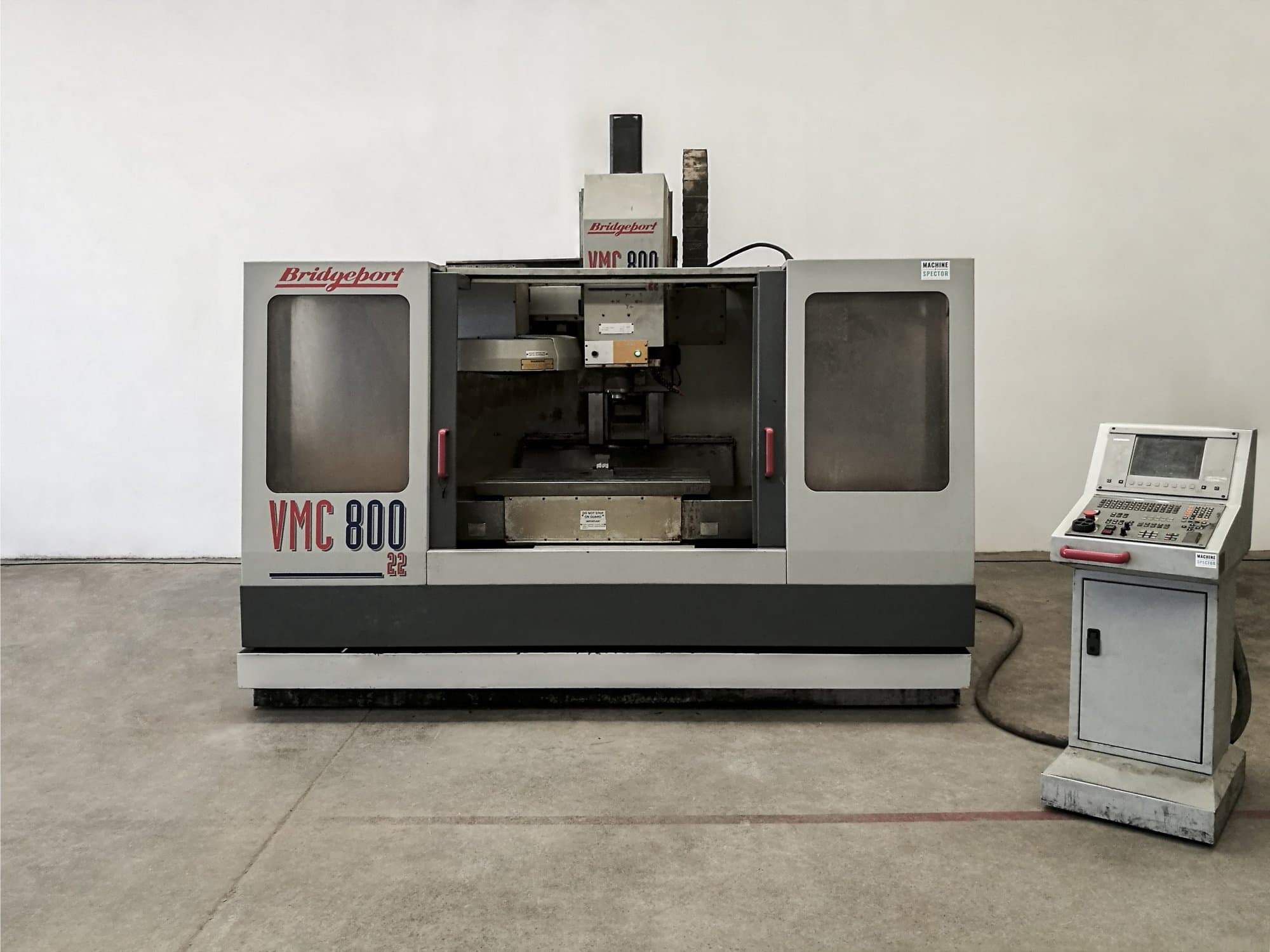 Čelní pohled  na Bridgeport VMC 800.22 stroj