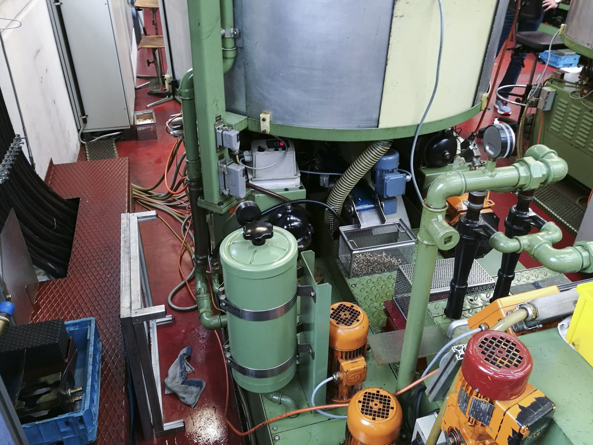 Detail  na RIS-INGOLD Rismatic 151LN-6 stroje