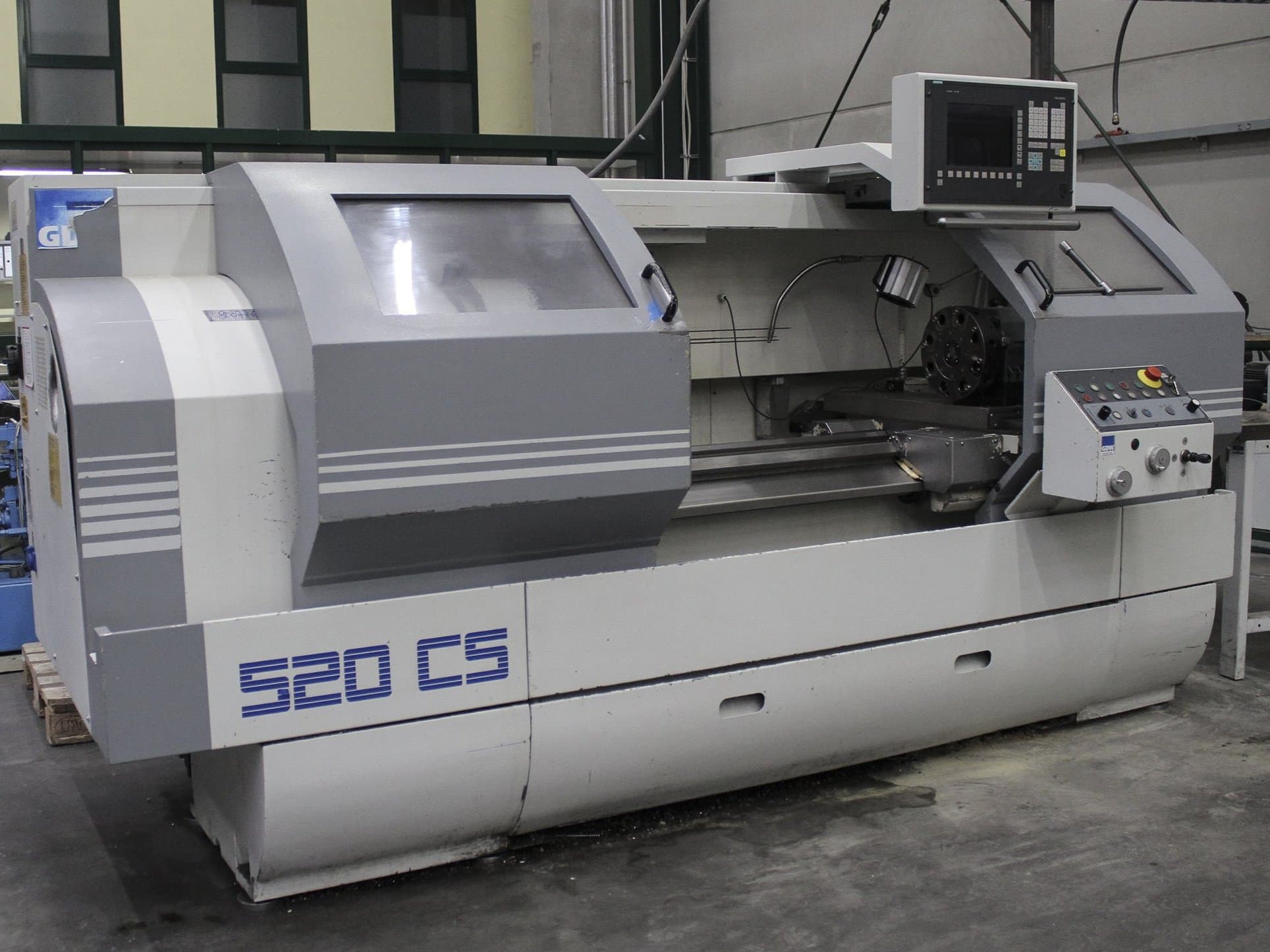 Čelní pohled  na GDW 520CS stroj