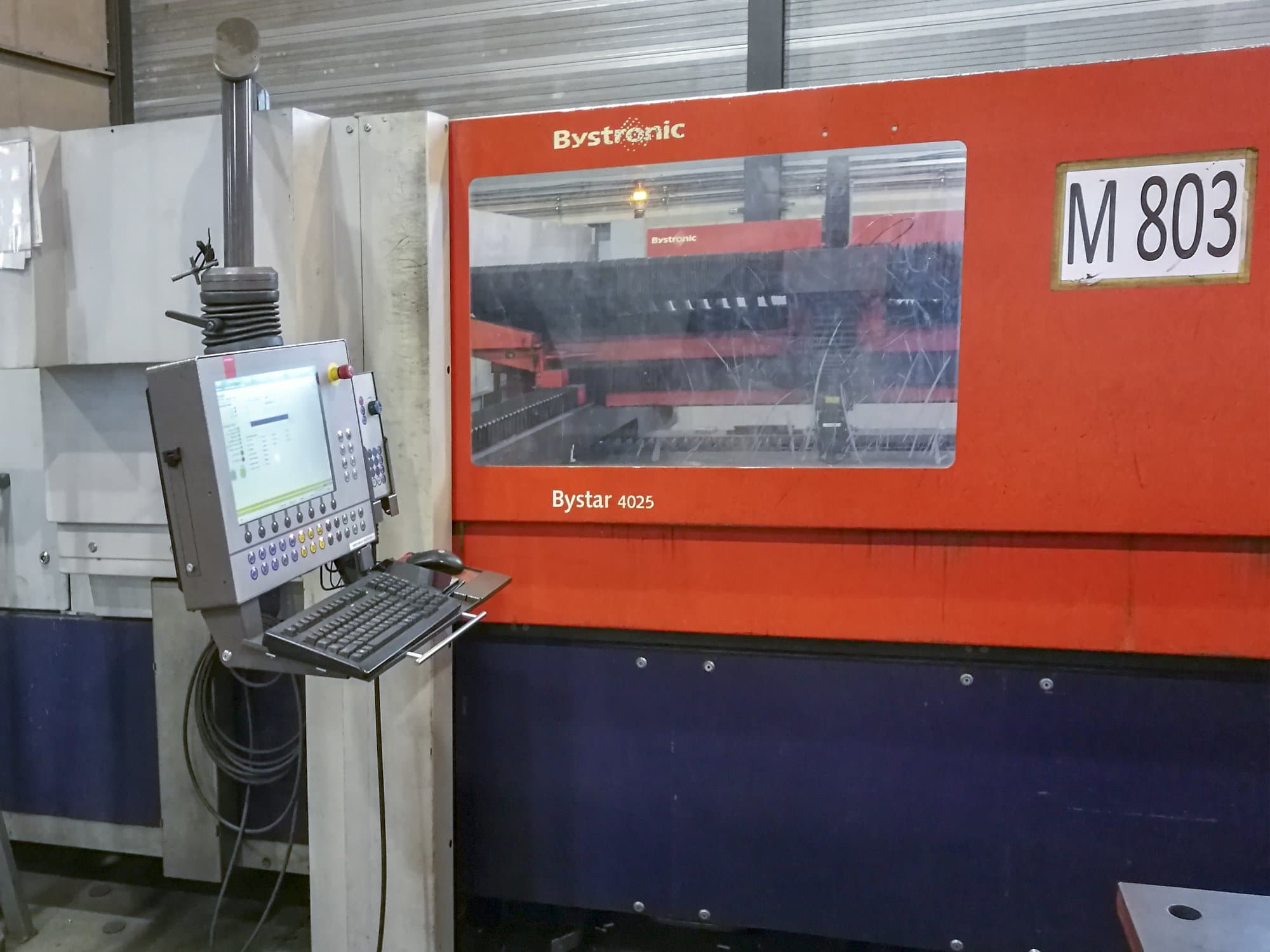 Čelní pohled  na Bystronic Bystar 4025 NT 80 stroj