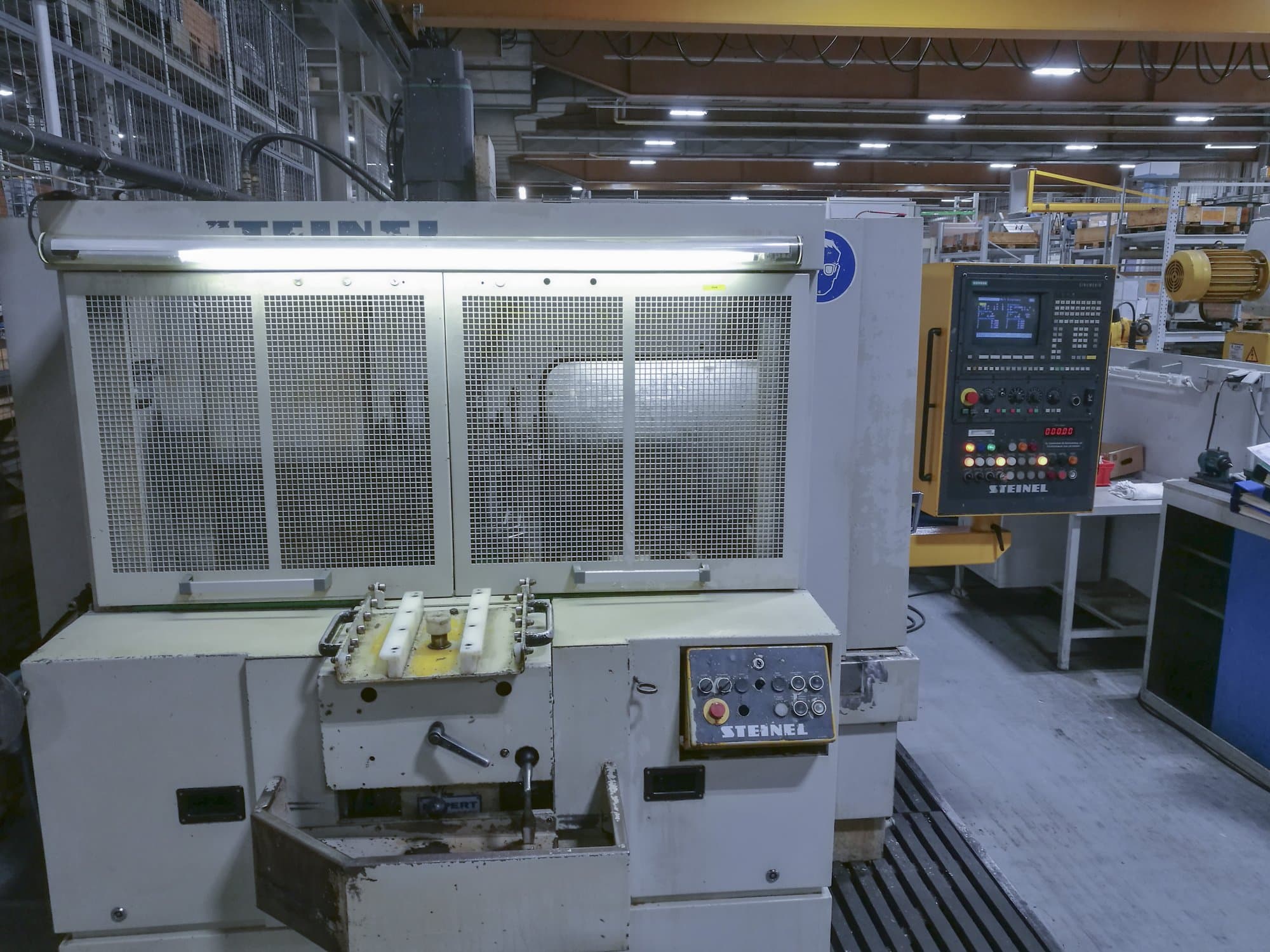 Čelní pohled  na STEINEL BZ 20 stroj