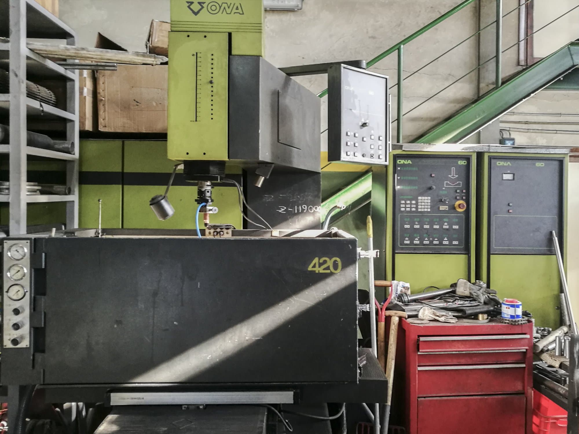 Čelní pohled  na ONA ONAMATIC 420 stroj