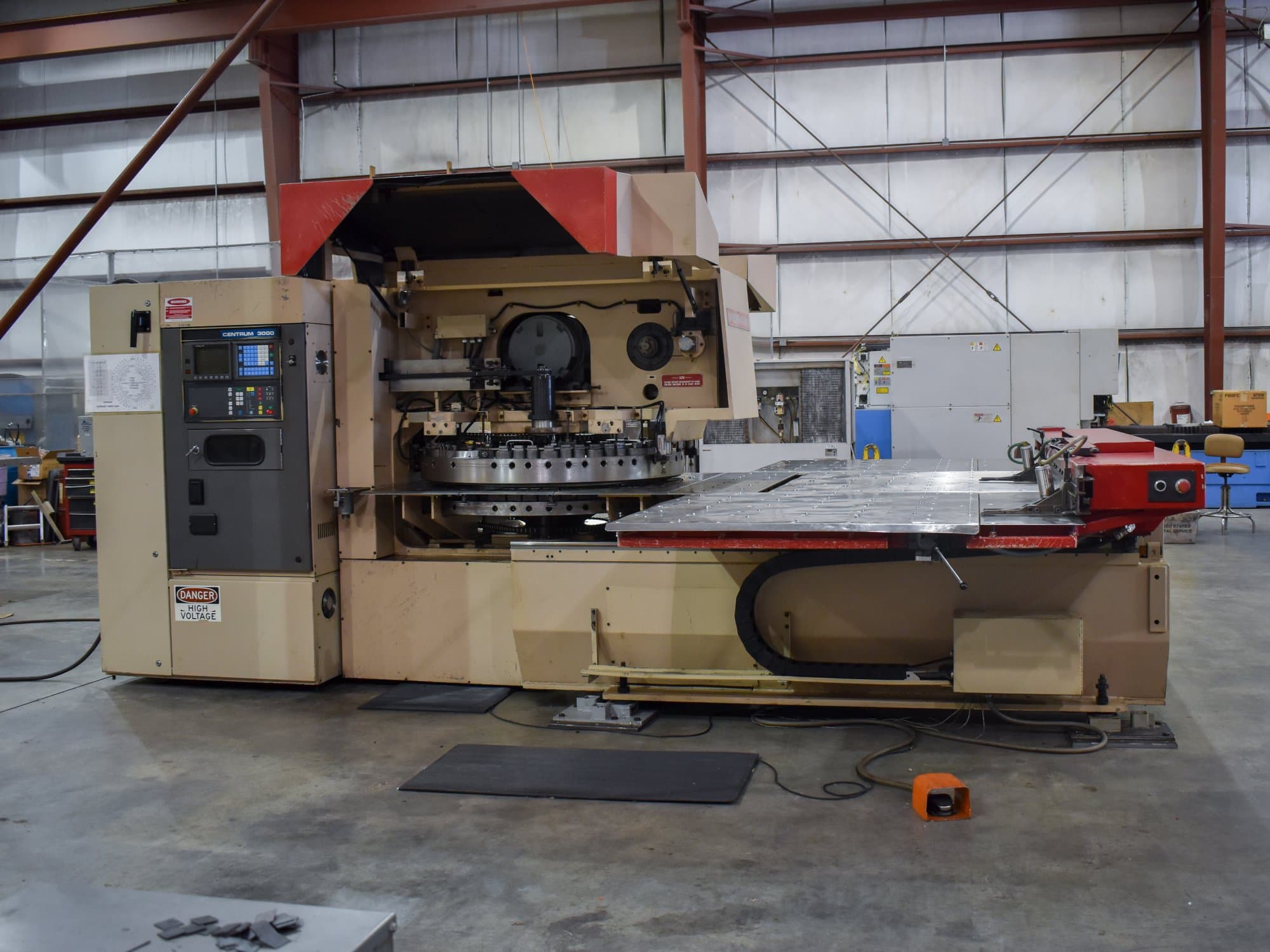 Čelní pohled  na Murata Wiedemann C-3000/Q stroj