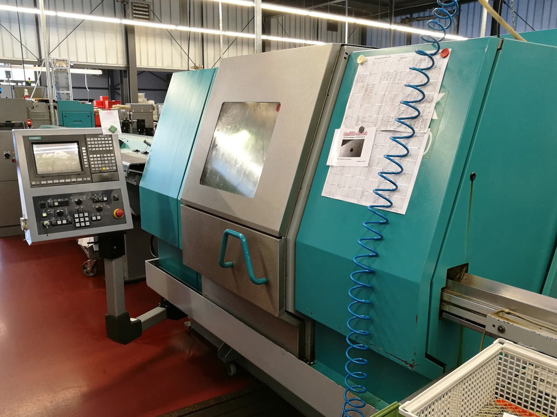 Pravý pohled  na Index G200 stroj